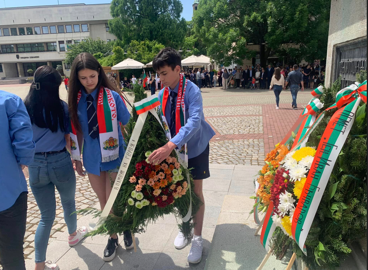 Севлиевци сведоха глави пред подвига на Ботев и загиналите за свободата на България